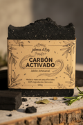 Jabón artesanal de carbón activado y menta con etiqueta kraft - Jabones d'Luz